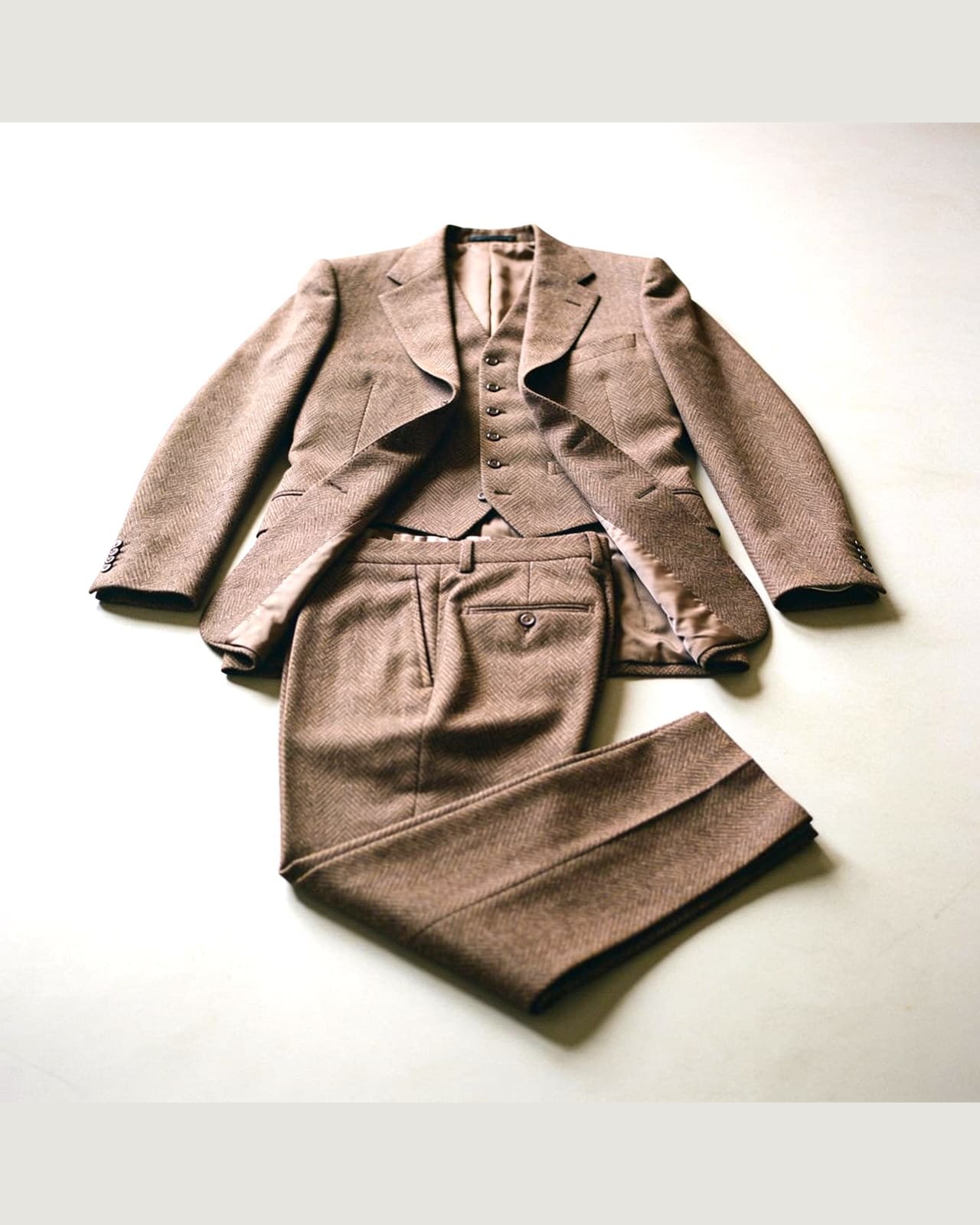 Tartano Tweed Three-Piece Suit · Brunt sildeben