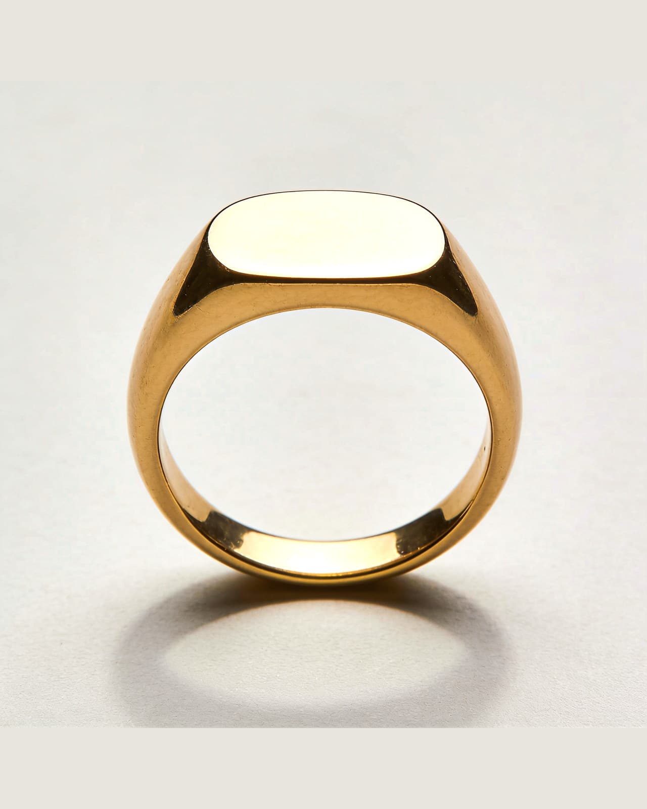 Como Signet Ring · Gold