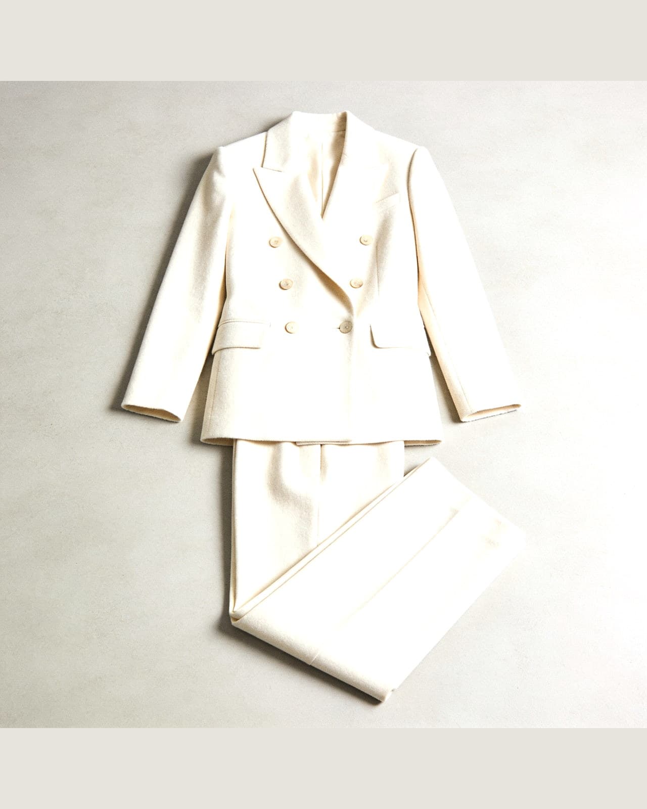 Dorio Double-Breasted Suit · Krémová