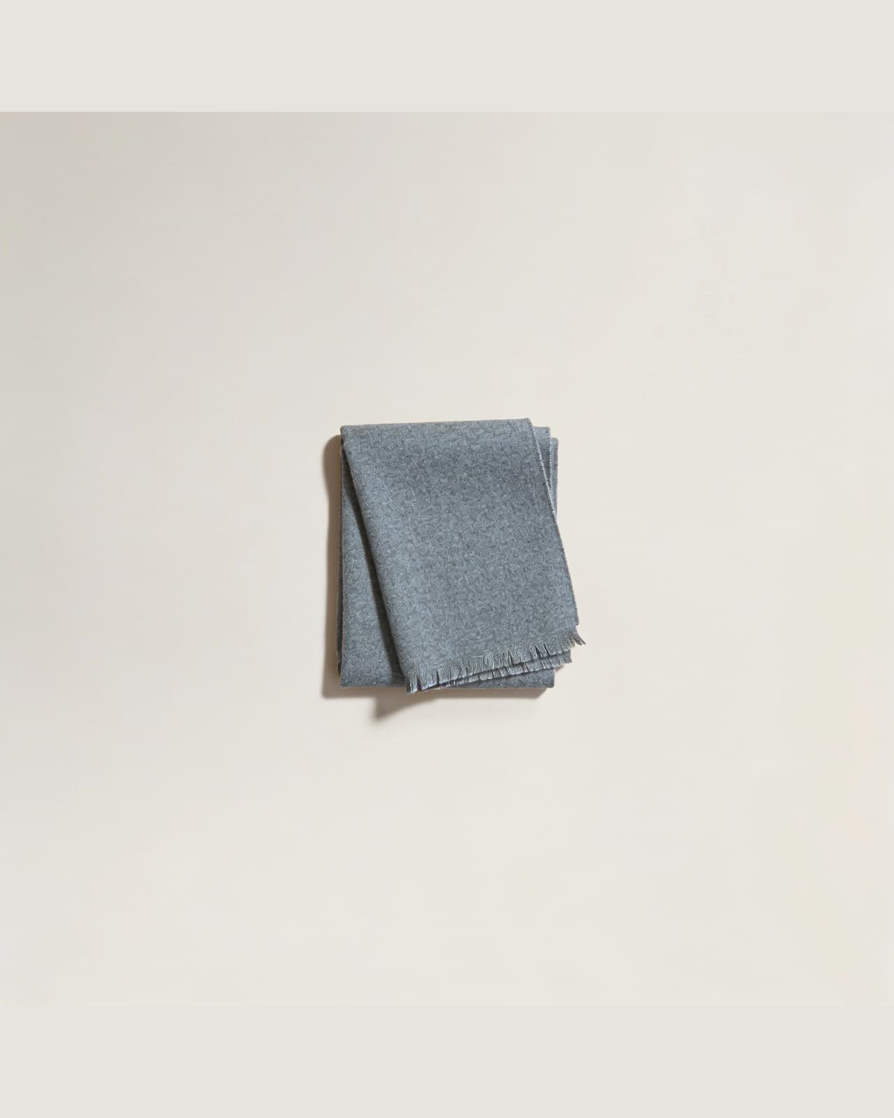 Narro Cashmere Scarf · Grey